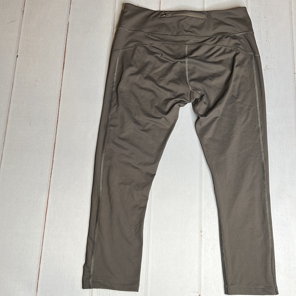 Tommie Copper - Women's Performance Compression Capri - Size Medium - Picture 5 of 6